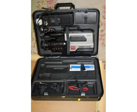 A VINTAGE CASED PHILLIPS VHS MOVIE CAMCORDER 