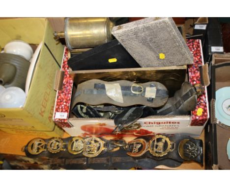 A BOX OF METALWARE TO INCLUDE VINTAGE MARTINGALES 