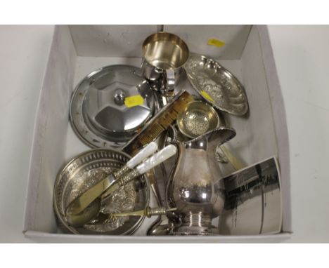 A COLLECTION OF WHITE METAL ITEMS TO INCLUDE A HALLMARKED SILVER COMB A/F 