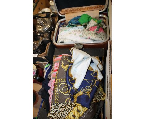 A LARGE QUANTITY OF VINTAGE AND MODERN SILK AND OTHER SCARVES ETC. 
