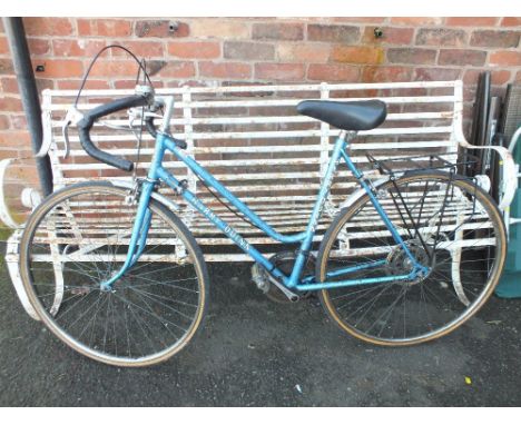 A VINTAGE HARRY QUINN 10 SPEED BLUE LADIES RACING BIKE