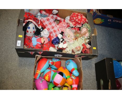 A TRAY OF VINTAGE DOLLS TO INCLUDE ORIENTAL EXAMPLES