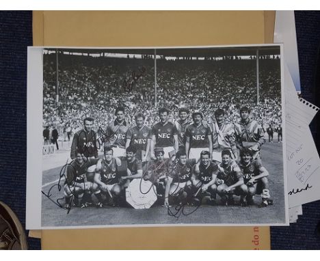 Everton players signed print. Black and white paper print measuring around 16x12 signed by many Everton players from the 1980