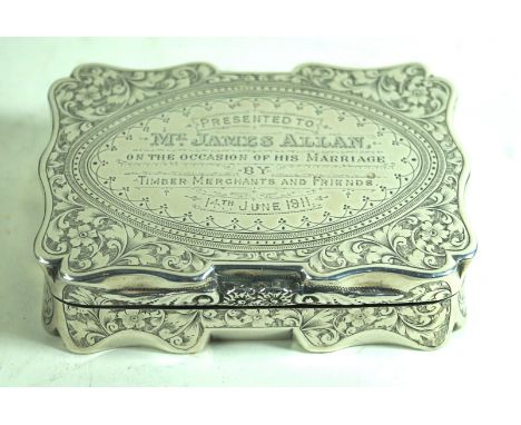 An Edward VII hallmarked silver snuff box by Colen Hewer Cheshire The serpentined rectangular form with hinged lid featuring 