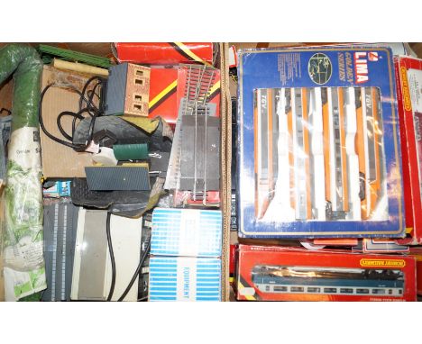 A quantity of '00' gauge railway items, by various makersIncluding unboxed Hornby Intercity four piece diesel set, boxed Lima