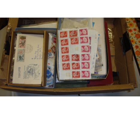 A selection of philatelic oddments including vintage USA stamps, schoolboy stamp collectors and loose foreign stamps