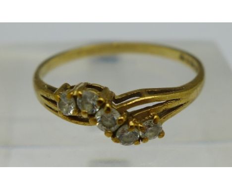 A 9ct gold ring, London 1987, 1.3g, P