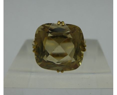 A 9ct gold and citrine ring, 4.4g, H