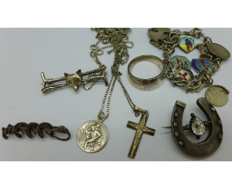 Silver jewellery including horseshoe brooch, charm bracelet, two hunting brooches, etc., 57g