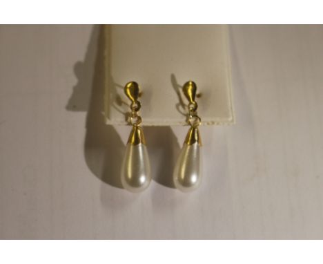 A pair of 9ct golf and simulated pearl drop ear-rings 