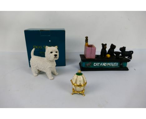 Lot to include a cast iron money bank, Leonardo Collection model from the Dog Studies collection, West Highland Terrier and a