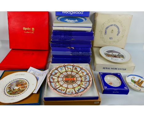 A collection of boxed collector plates and similar to include Spode, Coalport, Royal Worcester, Wedgwood and other. [W]