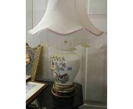 An oriental style table lamp. (collect only).