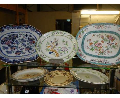 A mixed lot of meat platters and plates (collect only)
