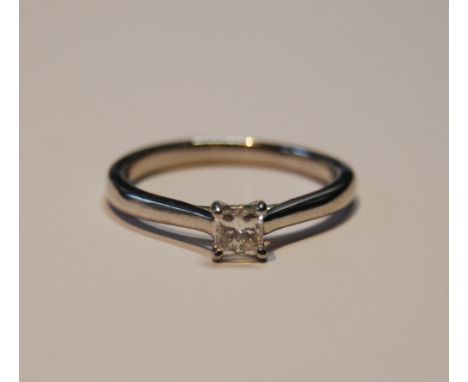 Diamond solitaire ring with princess-cut brilliant, approximately 3.5mm, in platinum, size R, 5.9g. 