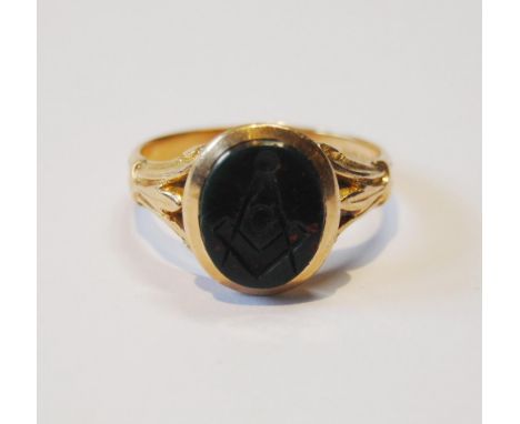 Gold signet ring with Masonic intaglio on bloodstone, probably American, '10k', size S, 5g gross. 