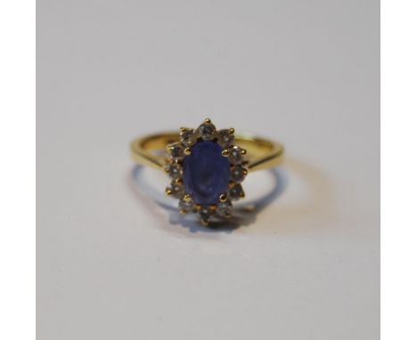 Diamond and Ceylon sapphire oval cluster ring, uncertificated, in gold, '18k', 4.8g gross. 