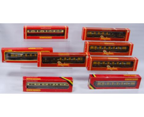 Group of Hornby OO gauge scale models to include R.229 Lucille Pullman car, R.233 Pullman coach brake, R.223 Pullman coach 1s