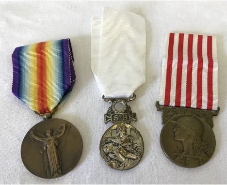 3 WWI French medals. A Red Cross Service medal for nursing together with War & Victory medals. Red Cross medal first awarded 