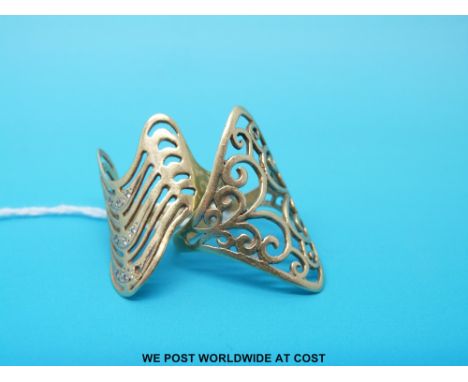 Two 9ct gold rings one in a wave design and the other scrolling decoration, size R & Q (6.8g)