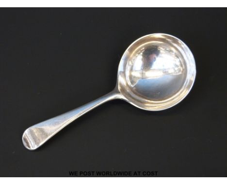 A Georgian hallmarked silver caddy spoon, probably Georgian, maker's mark possibly RC, length 9cm 