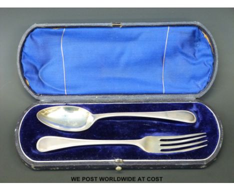 A cased hallmarked silver Victorian fork and spoon set, Sheffield 1874 (63g) 