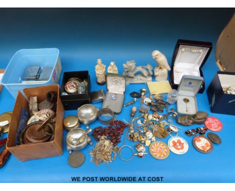 A collection of jewellery including pipe, agate necklace, silver & pearl suite of jewellery and seed necklaces; golly badges,