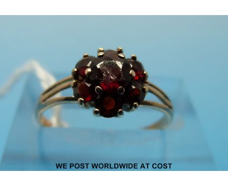 A 9ct gold ring set with a cluster of garnets, size J/K (1.5g) 