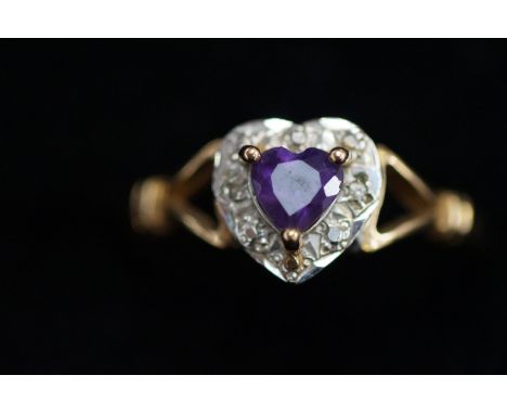 9ct Gold amethyst ring in the form of a heart Size P