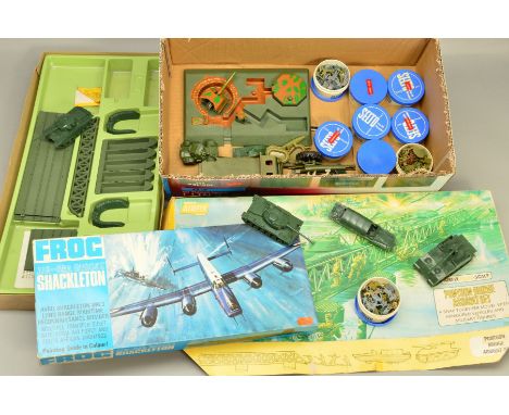 A BOXED AIRFIX HO-OO SCALE PONTOON BRIDGE ASSAULT SET, No.1765-598, appears complete (except for boxes of soldiers) and in ve