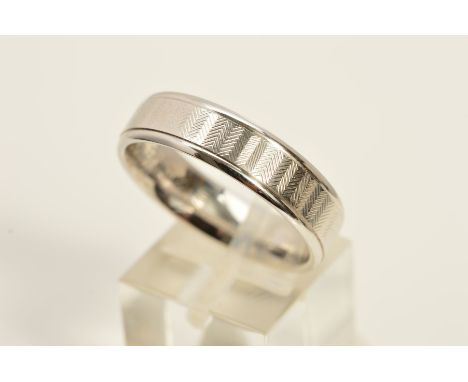 A MODERN 18CT WHITE GOLD FLAT SECTION WEDDING BAND measuring approximately 6.0mm in width, engine turned pattern, ring size W