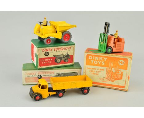 A BOXED DINKY SUPERTOYS BEDFORD O SERIES ARTICULATED LORRY, No.521, version in yellow with black wings and red hubs, playworn