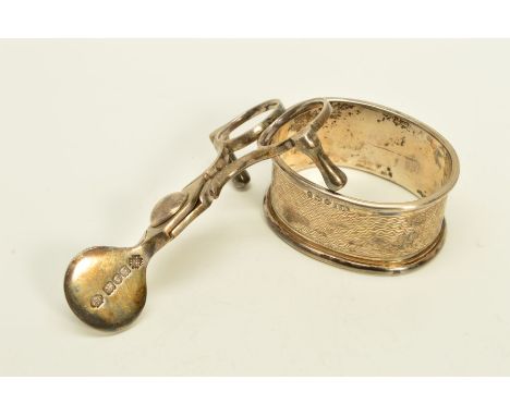 TWO ITEMS OF SILVERWARE, the first a pair of Edwardian sprung, scissor like candle snuffers, with silver hallmark for London 