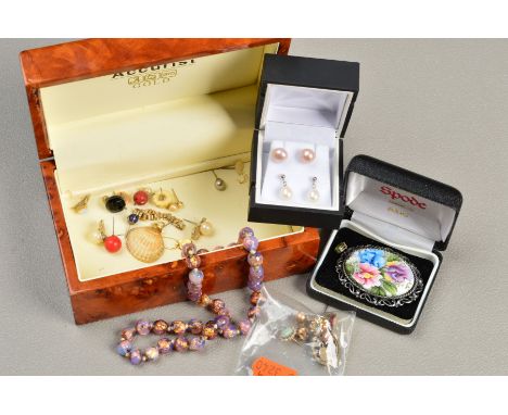 A SELECTION OF JEWELLERY, to include a pair of jelly opal cluster ear studs, five single earrings, one a/f, an oval cabochon 