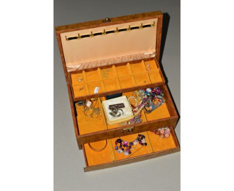 A JEWELLERY BOX  OF COSTUME JEWELLERY, to include a 9ct metal core hinged bangle, a silver ingot pendant, a gem necklace etc