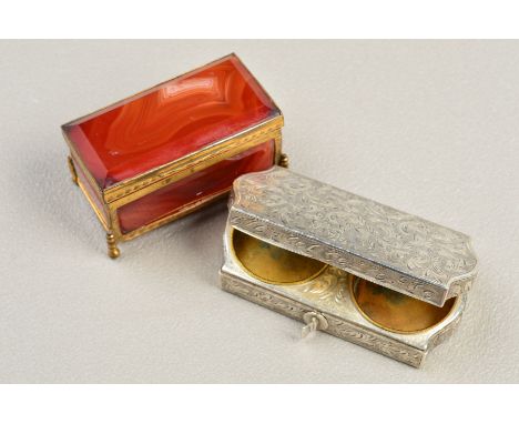 A 19TH CENTURY AGATE AND GILT METAL TABLE BOX, length 7cm, together with a white metal double rouge compact