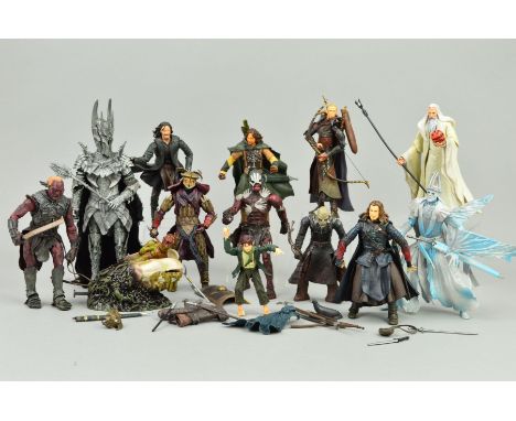 A COLLECTION OF LOOSE LORD OF THE RINGS ACTION FIGURES, all date from early 2000's, all appear largely complete, many missing