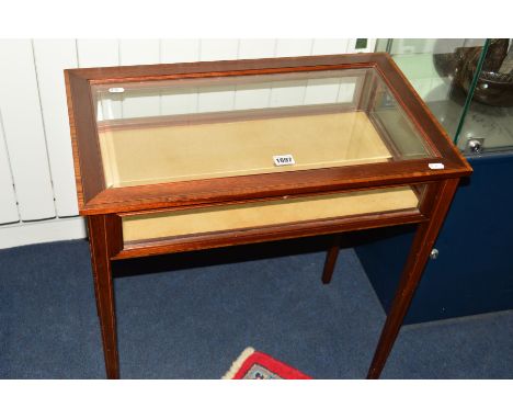 AN EDWARDIAN MAHOGANY, SATINWOOD BANDED AND EBONY STRUNG TABLE DISPLAY CABINET OF RECTANGULAR FORM, five glazed panels, on sq