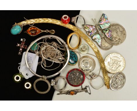 A SELECTION OF MAINLY SILVER AND WHITE METAL JEWELLERY to include three glass Rhona Sutton charms, a Mexican Alpaca abalone s