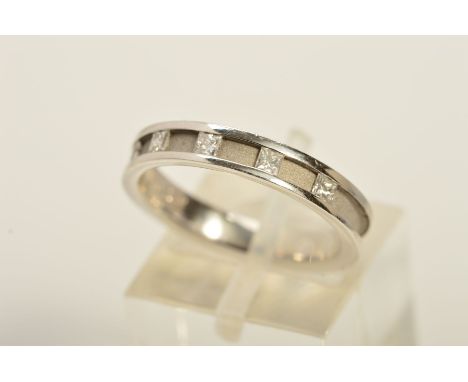 A MODERN 18CT WHITE GOLD DIAMOND WEDDING BAND, five princess cut diamonds, estimated total diamond weight 0.10ct, ring size M