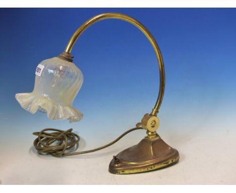 AN ART NOUVEAU BRASS TABLE LAMP WITH OPAQUE GLASS SHADE.