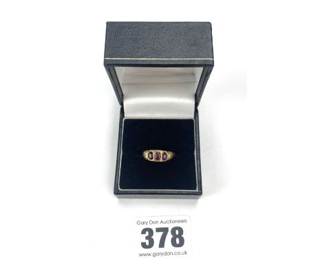 18k gold ring with 3 pink stones, size N, w: 2.1 gms