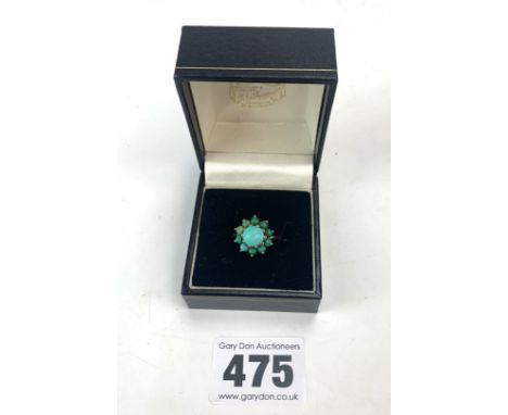 9k gold ring with turquoise stone cluster, size M, w: 3.1 gms