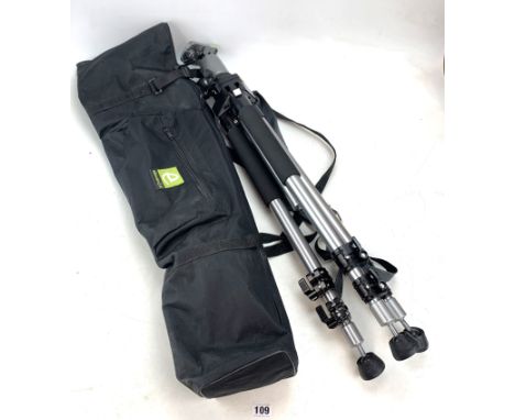 Elemental Photographic tripod in case