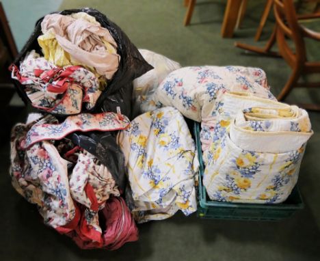 Quantity of vintage matching bedding and curtain sets including The Colefax &amp; Flower Brook collection, Lymington in yello