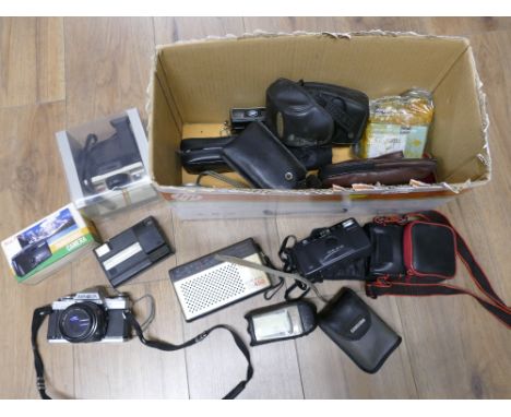 Box of vintage cameras - Polaroid Land Camera in box etc