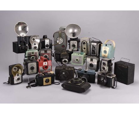 A collection of vintage American cameras, including Imperial, Brownie, Kodak, Argus, Ansco, Sabre, Diana. Quantity, viewing r
