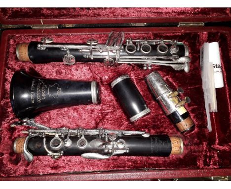 A Rudall Carte Super Graduate clarinet in hard case. 
