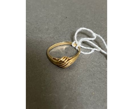 A hallmarked 9ct gold ring, wt. 1.97g. 