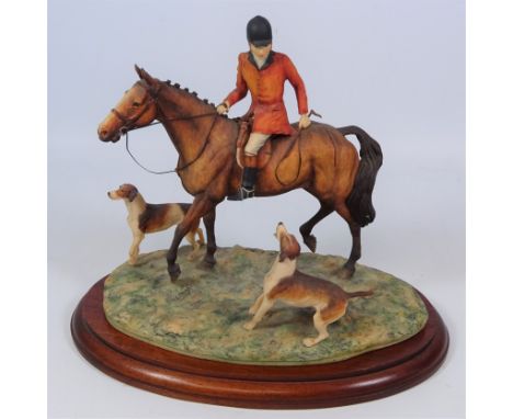 Border Fine Arts limited edition hunting group by David Geenty No.96/300, H25cm including plinth    Condition Report  Tip of 